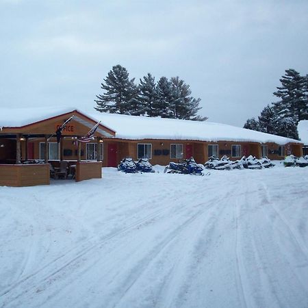Hiawatha Lodge Inn Ийгъл Ривър Екстериор снимка