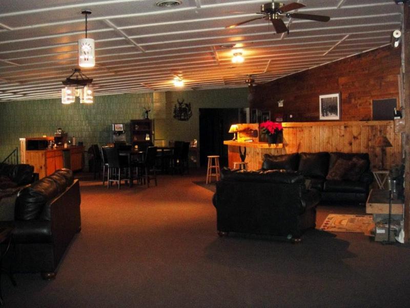 Hiawatha Lodge Inn Ийгъл Ривър Екстериор снимка