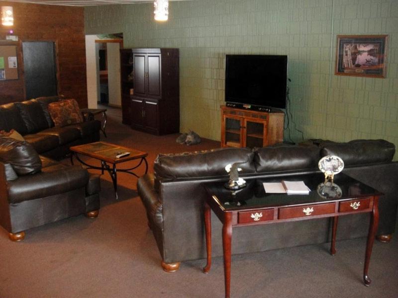 Hiawatha Lodge Inn Ийгъл Ривър Екстериор снимка