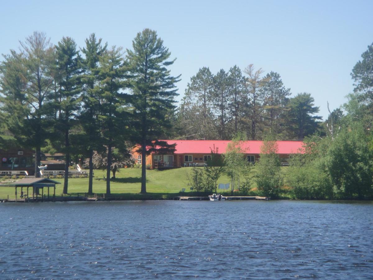 Hiawatha Lodge Inn Ийгъл Ривър Екстериор снимка