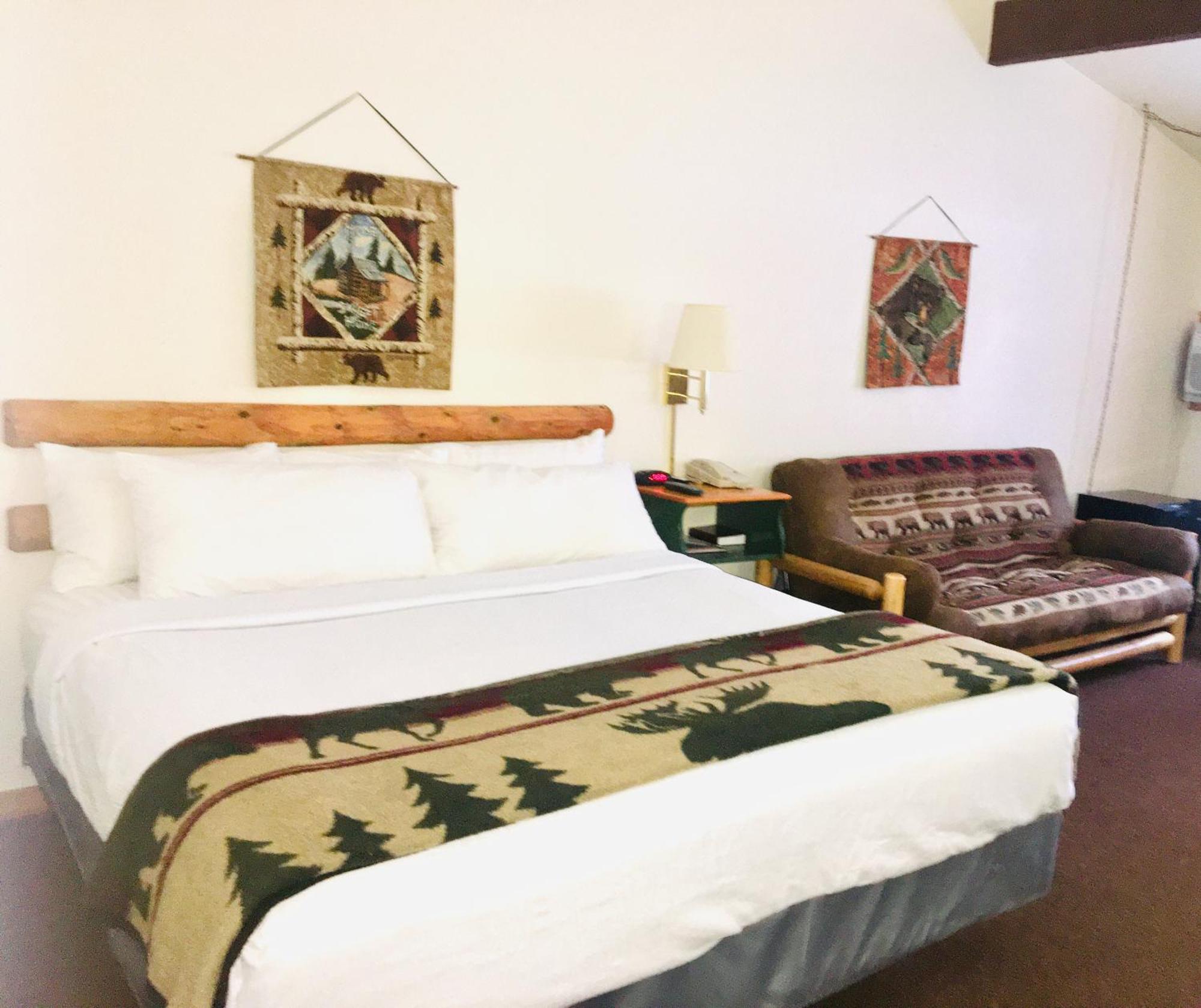 Hiawatha Lodge Inn Ийгъл Ривър Екстериор снимка