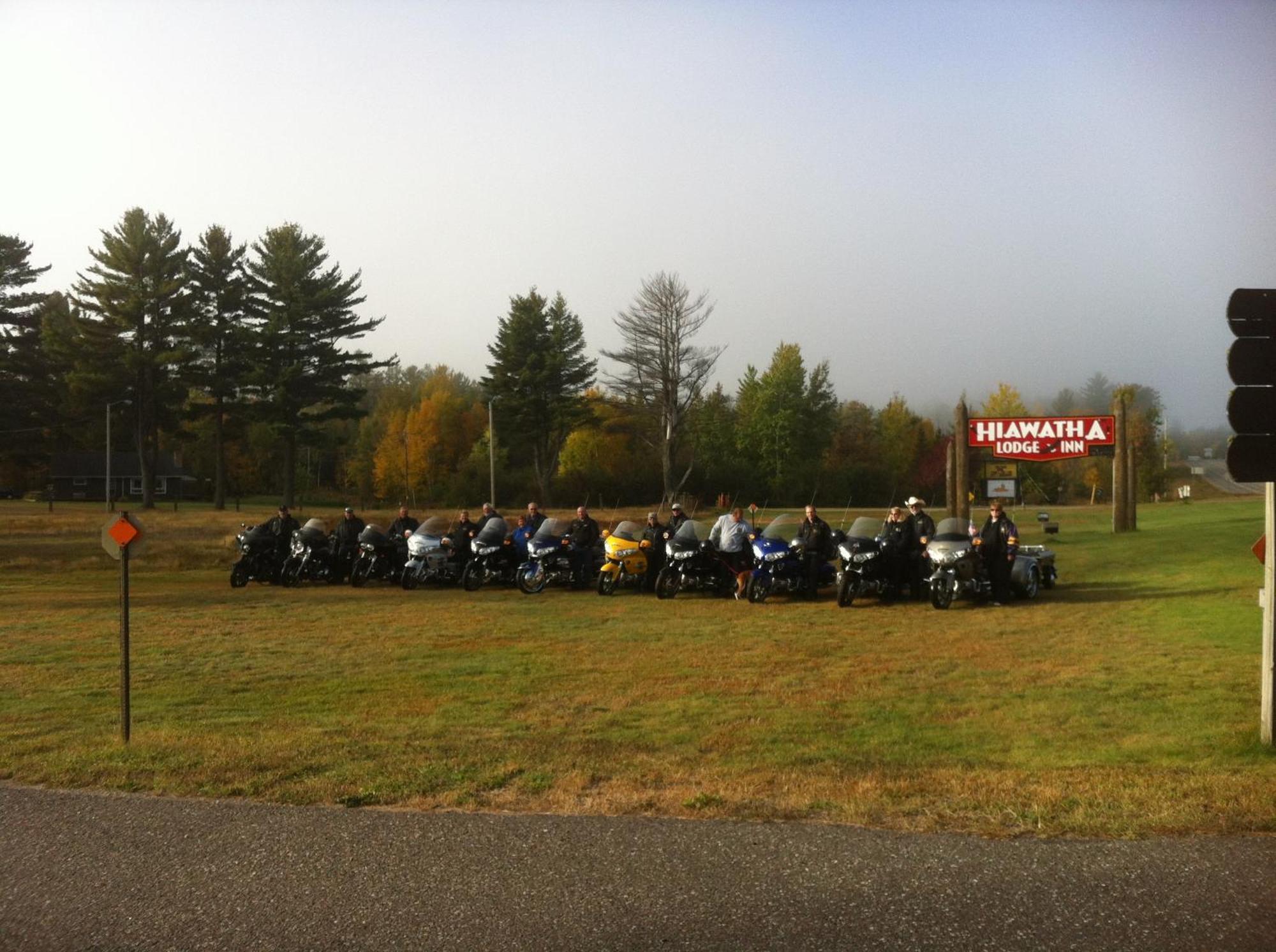 Hiawatha Lodge Inn Ийгъл Ривър Екстериор снимка